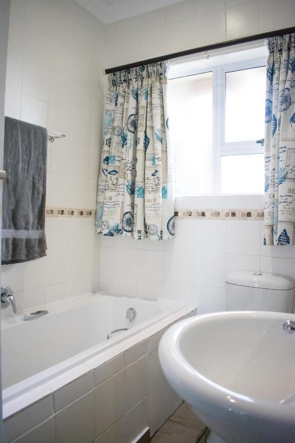 At 4 Umzumbe Beach Apartment, Mangrove Beach Estate Melville  Экстерьер фото